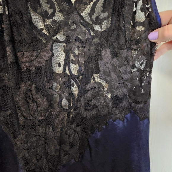 Vintage Victoria Secret Long Slip - Picture 10 of 13